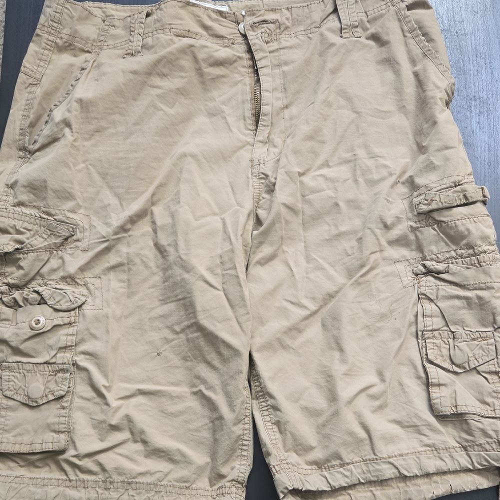 Ecko Unlimited Men's Khaki Cargo Shorts